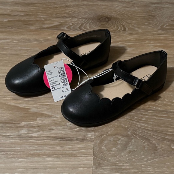 NWT Children’s Place | Black Scalloped Mary Jane Flats with Velcro Closure - Picture 4 of 5
